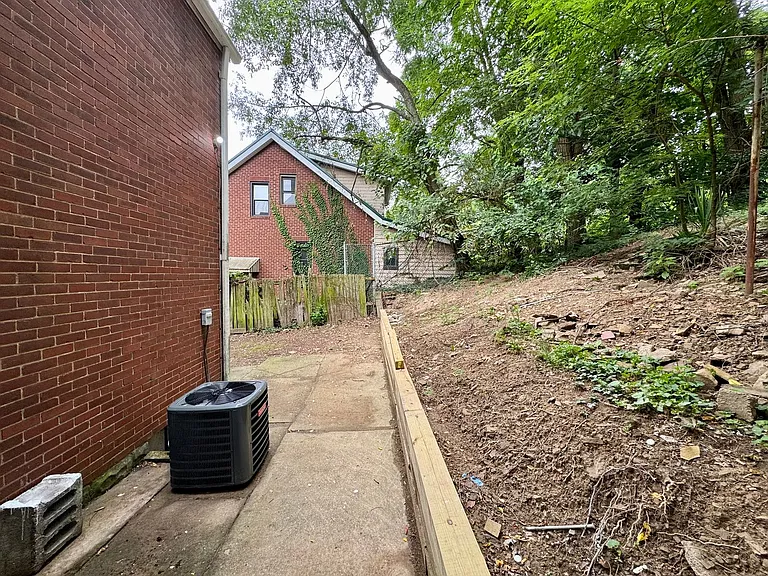 2432 Starkamp St — Photo 21