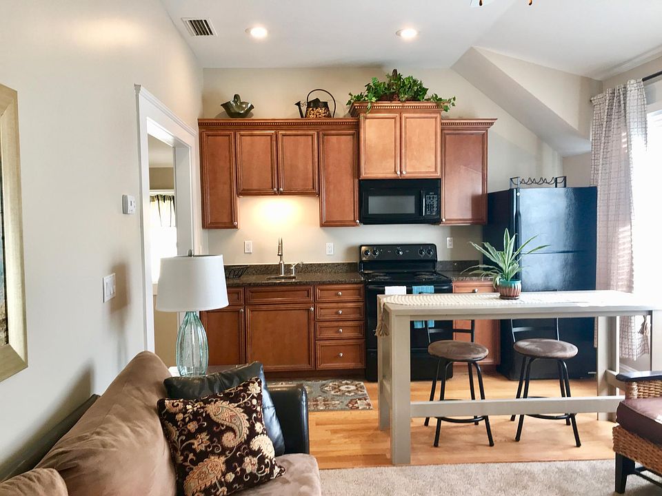 Kitchen/Den