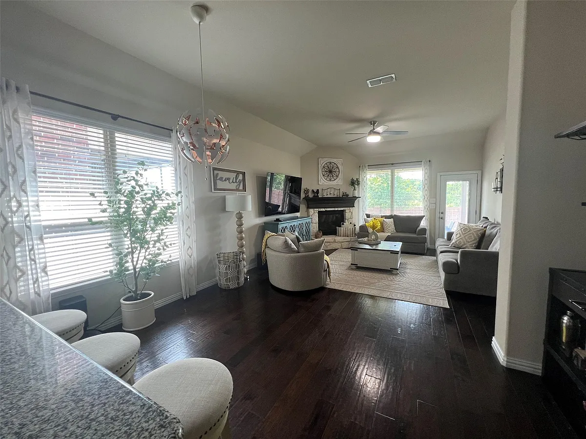 Building Photo - 916 Sundrop Dr