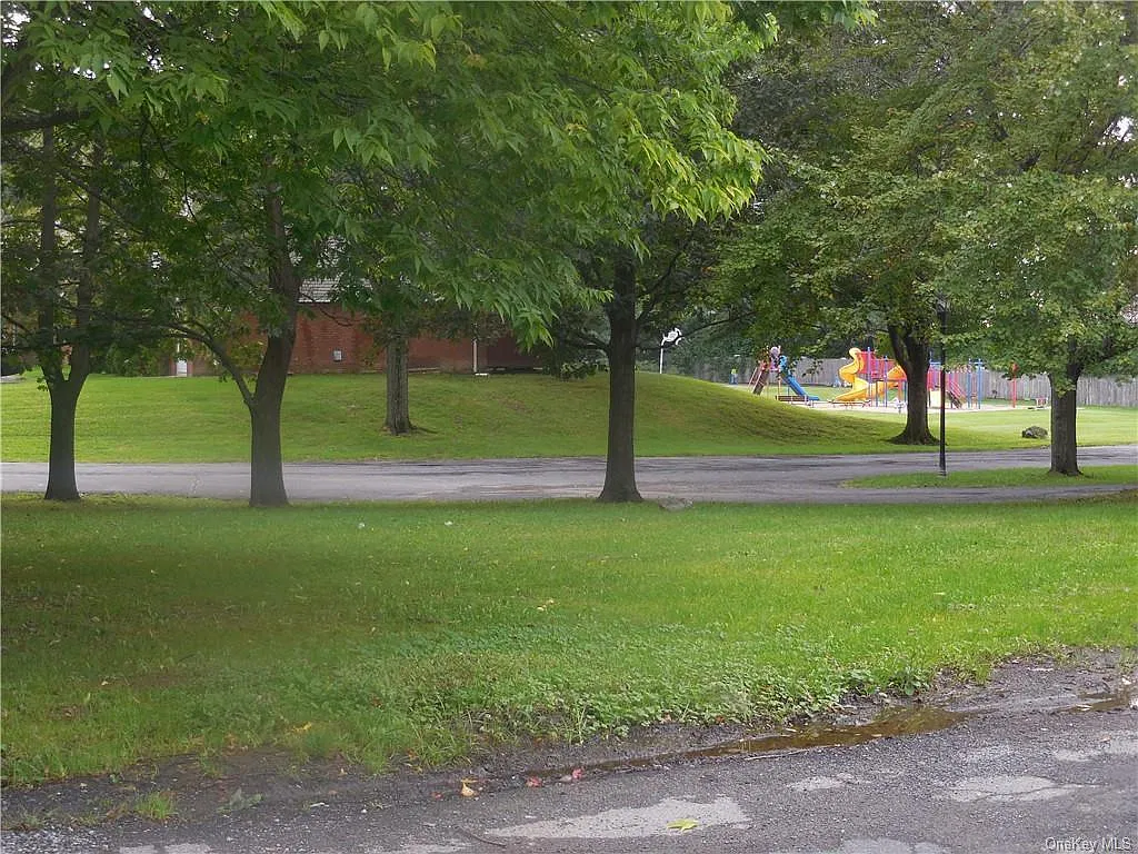 3 bed, 1.5 bath, 1320 sqft, $2,600 — Photo 1