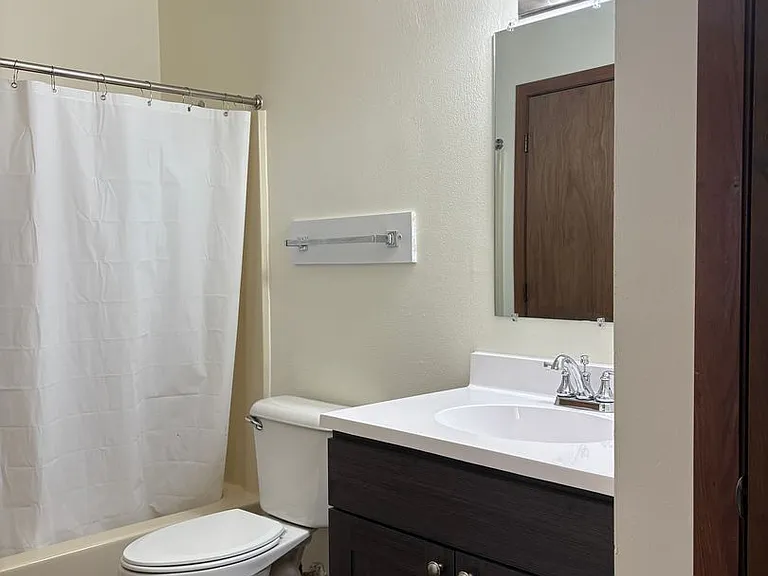 4651 Governors Dr — Photo 16