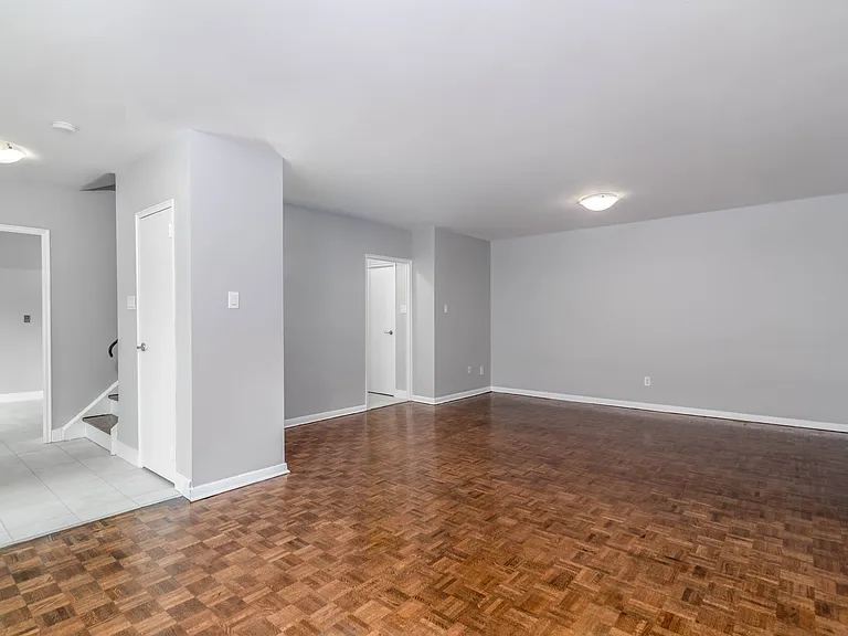 2911 Bayview Ave — Photo 20