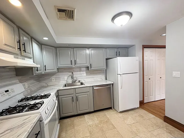 476 Highland Ave #2 — Photo 10