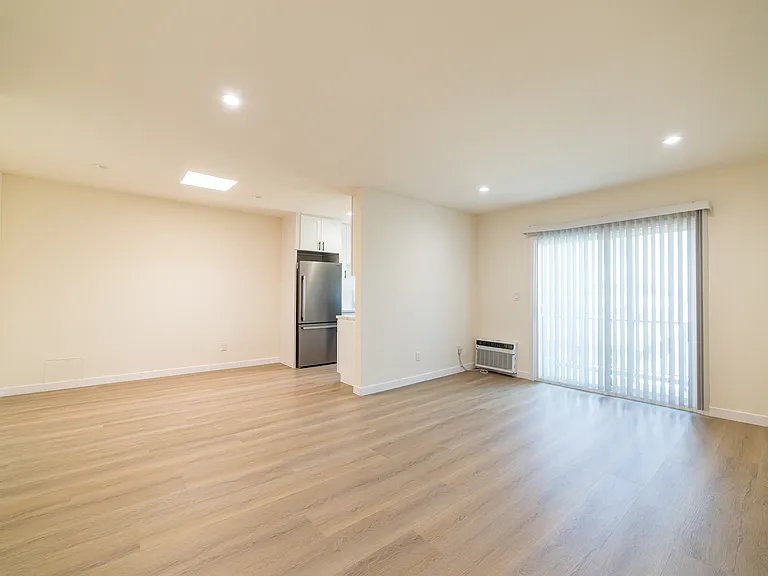 2233 S Ridgeley Dr #301 — Photo 2