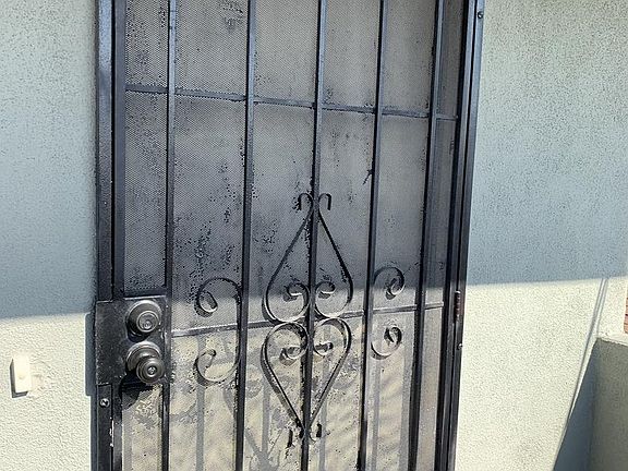 3rd image of 1733 W 107th St