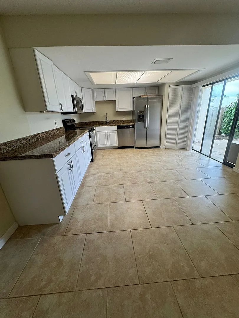 Spacious townhouse in the heart of Wellington! Don't miss it! — Photo 3