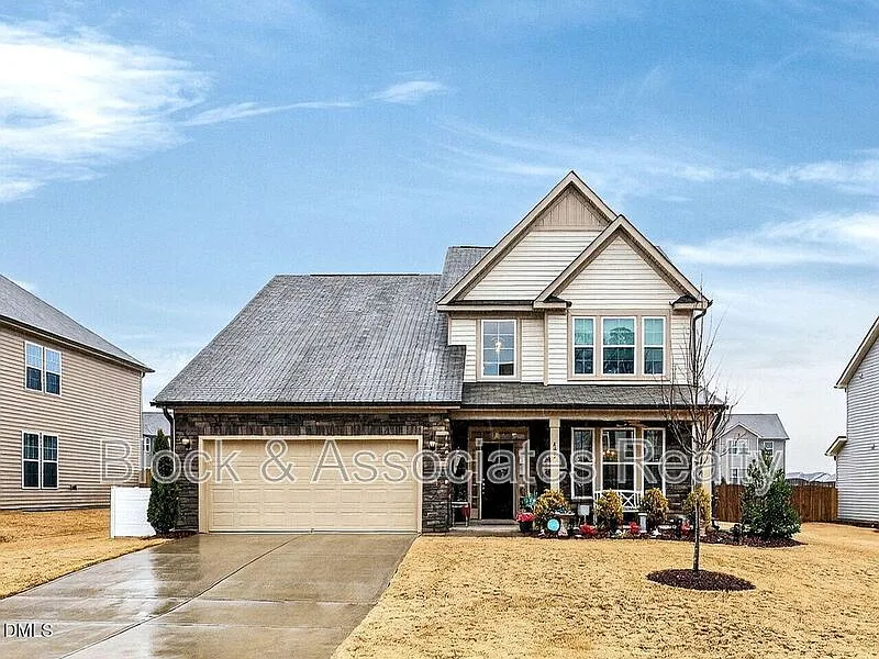4 bed, 3.5 bath, $2,595 — Photo 1