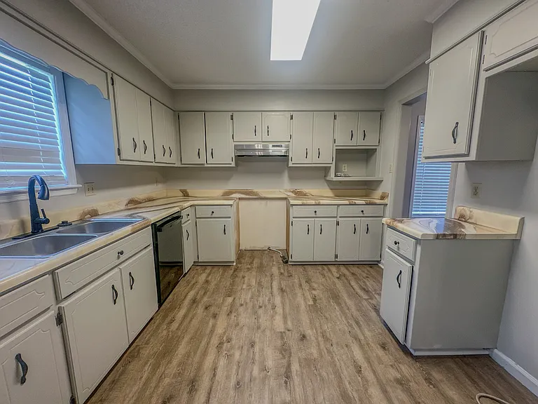 2224 S Sherwood Dr — Photo 6