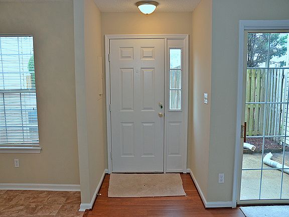 3rd image of 423 Lees Mill Dr