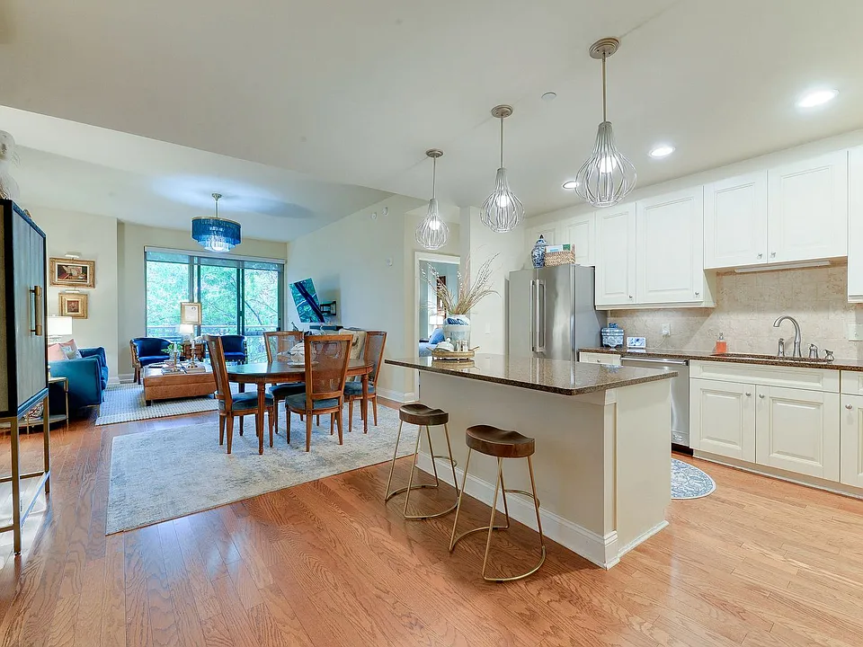 701 Royal Ct #306