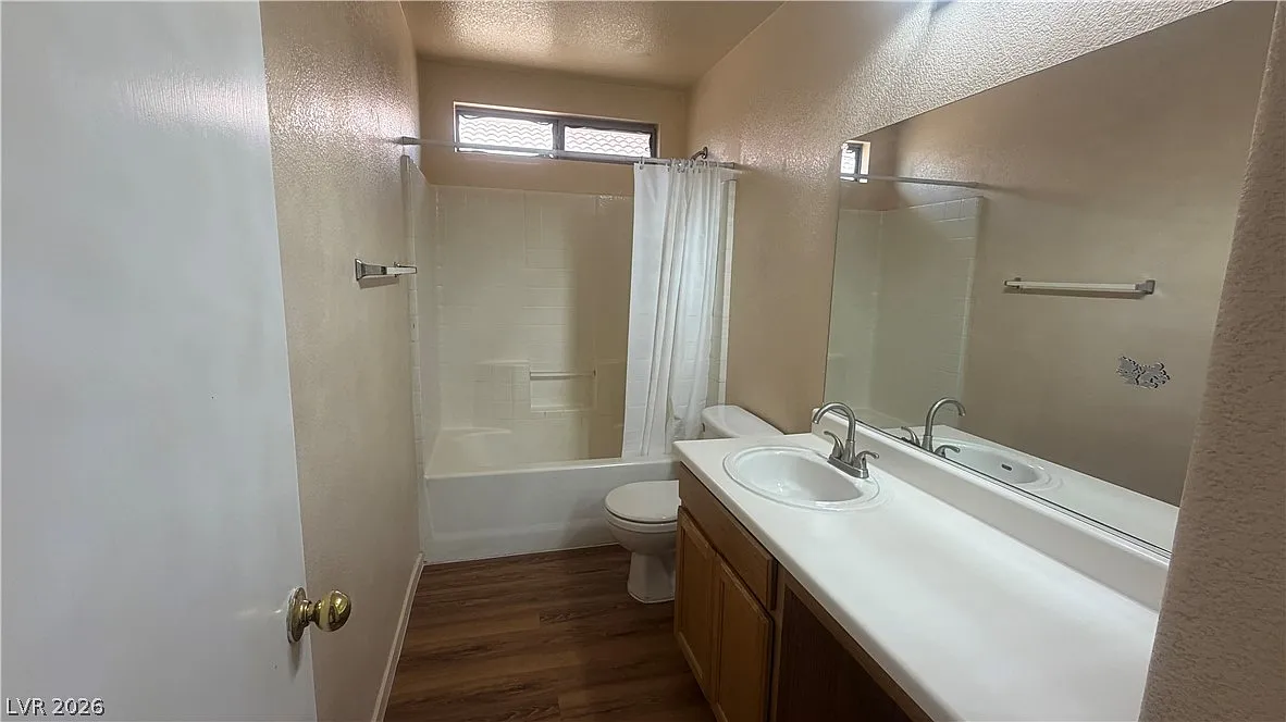 5 bed, 3.0 bath, 1818 sqft, $2,000 — Photo 2