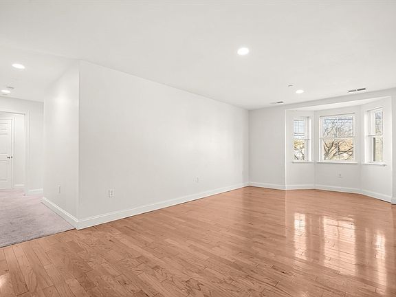 2nd image of 120 Wyllis Ave Unit 103