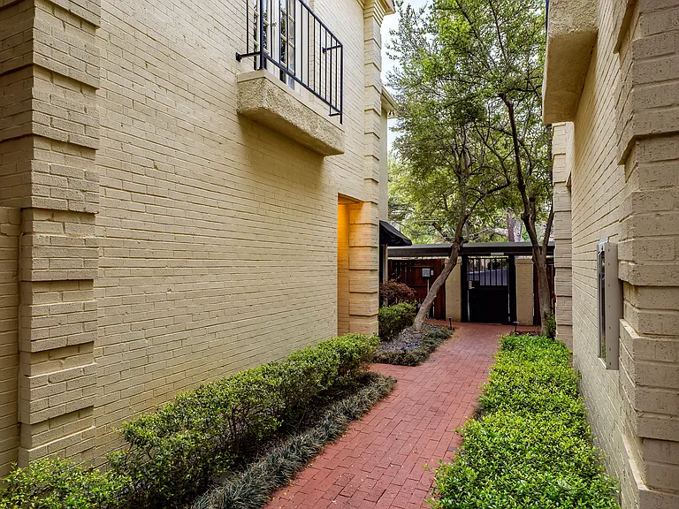 4517 Holland Ave #107 — Photo 46