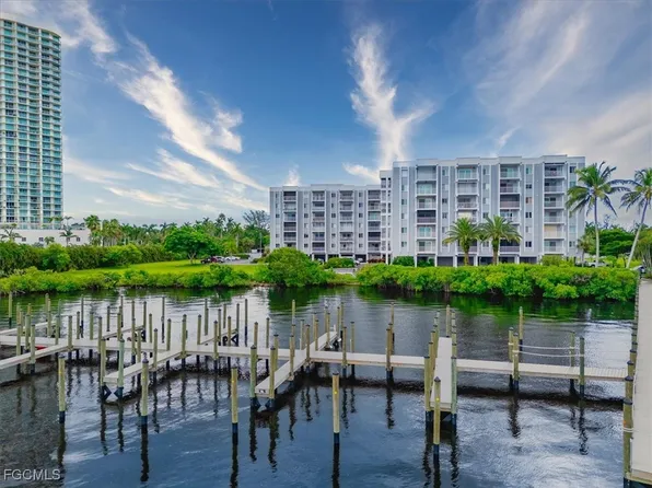 2885 Palm Beach Blvd #305, Fort Myers, FL 33916