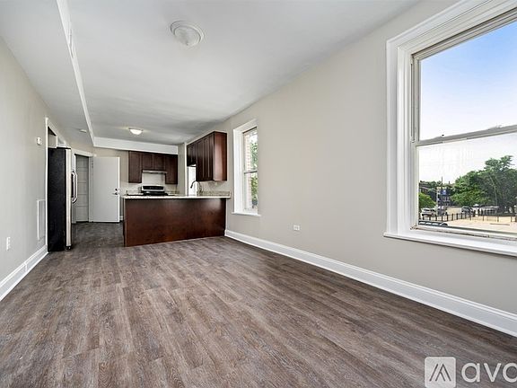 4th image of 3856 S Sacramento Ave #2R