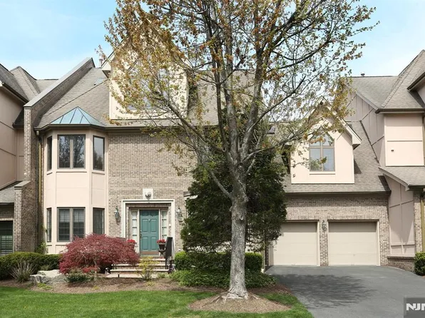 205 Bearwoods Rd, Park Ridge, NJ 07656