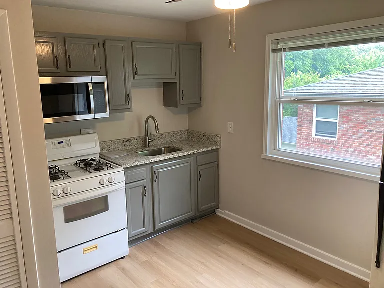 223 S Keats Ave #2 — Photo 7