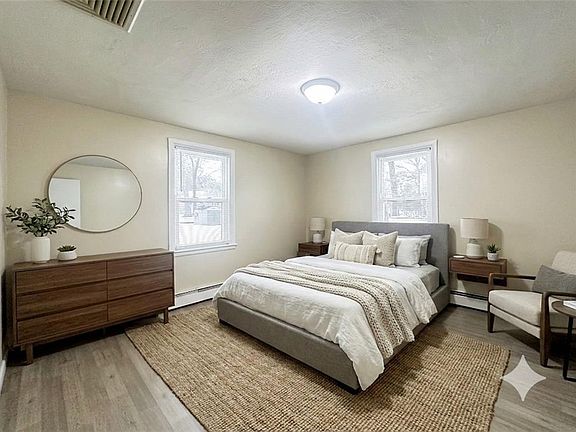 4th image of 135 S Pierce Rd