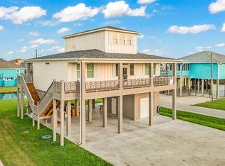2200 Crab St, Crystal Beach, TX 77650