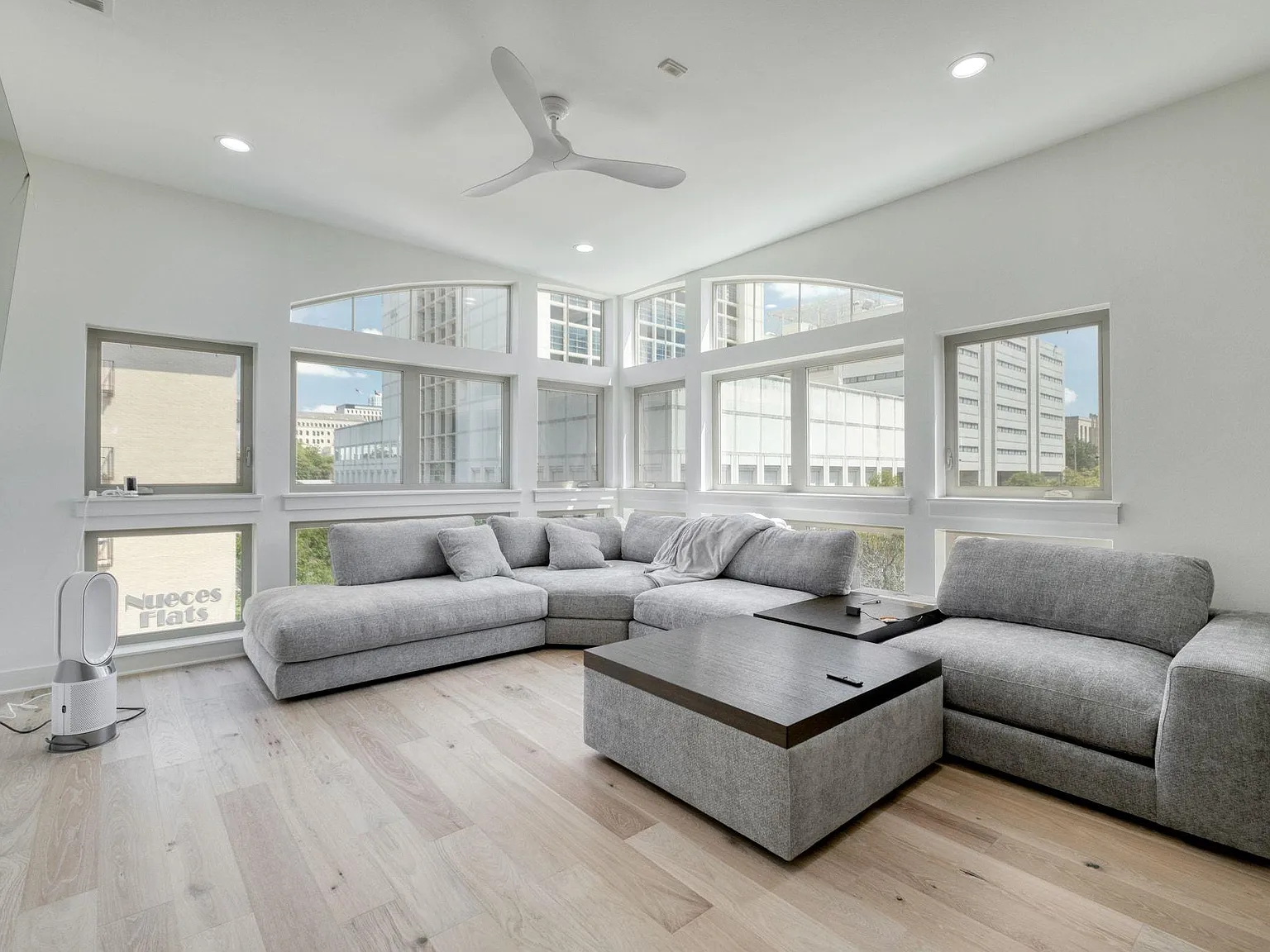 2 bed, 2.0 bath, 1249 sqft, $3,400 — Photo 2