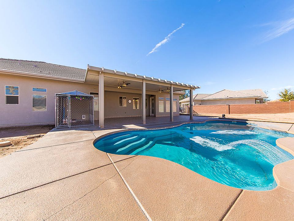 Sparkling Pool + Rain Jets