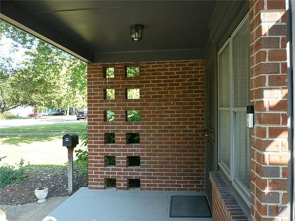 2nd image of 1901 N Leland Ave