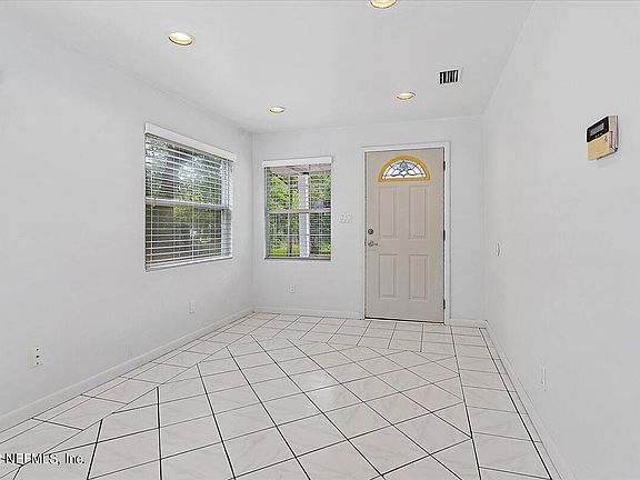 4th image of 5260 Commonwealth Ave