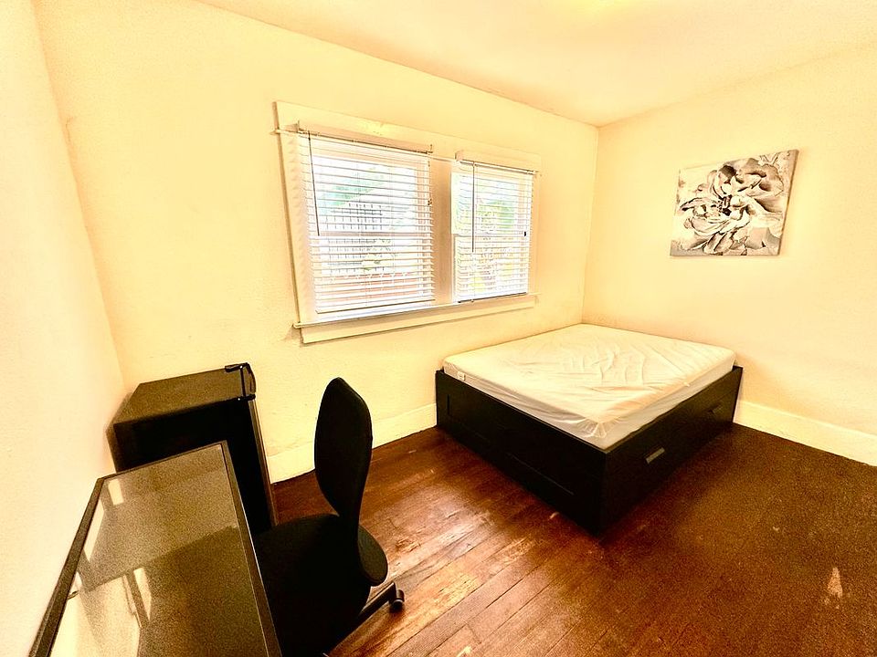 2nd image of 1433 W 24th St #B