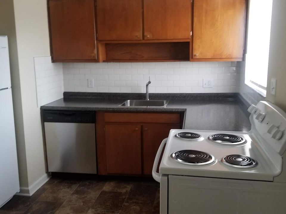1st image of 4916 Arbor Village Dr APT A