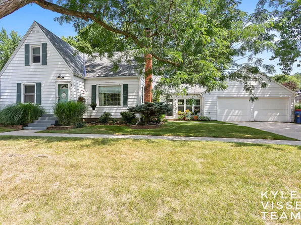 1240 Whitmore Ave NW, Grand Rapids, MI 49504