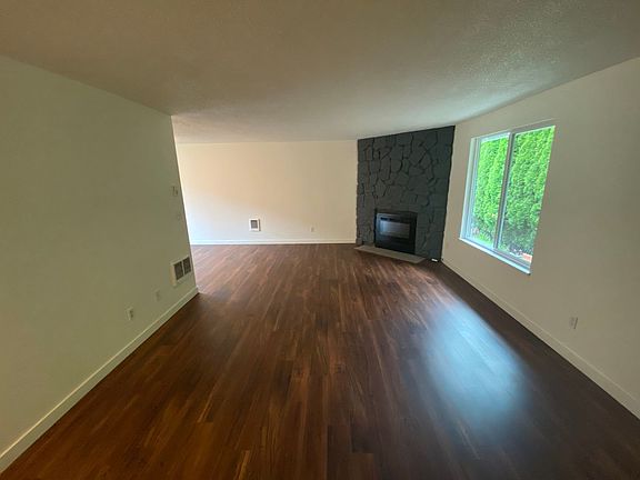 5th image of 2923-2925 SE Waverleigh Blvd #2923