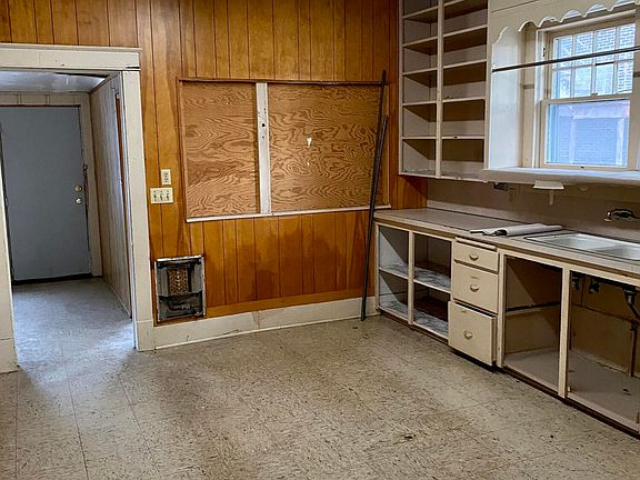 5th image of 214 N College Ave
