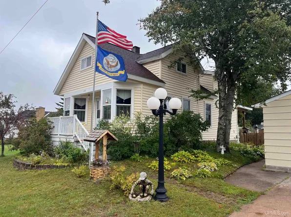 285 Prospect St, Ishpeming, MI 49849