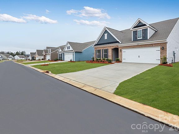 3rd image of 5465 Redbud Rd #55