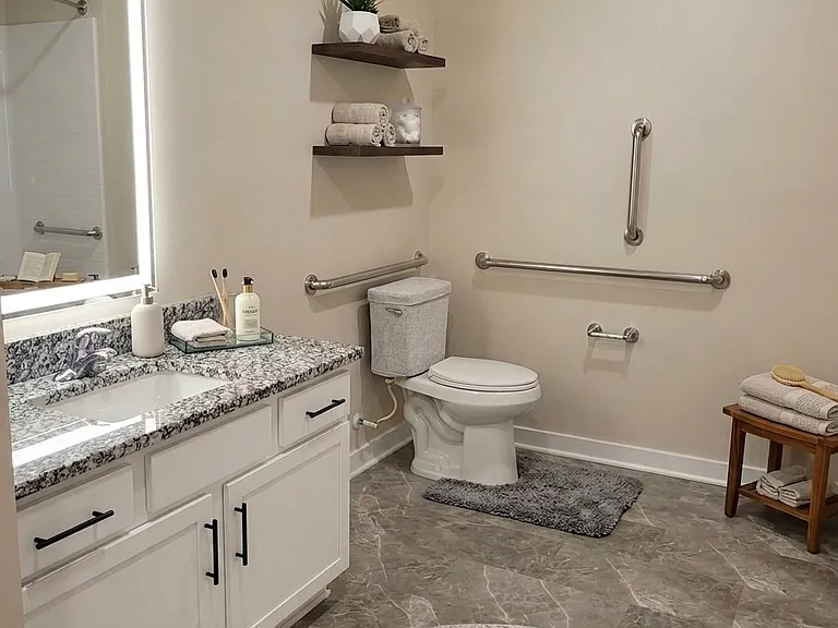 119 E Beverley St — Photo 8