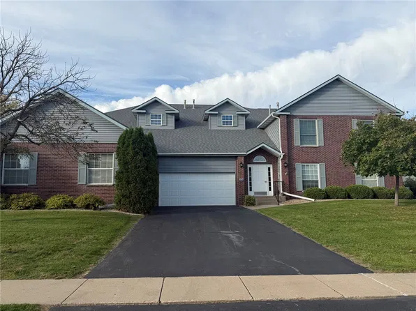 2920 Towne House Dr NE Unit B, Cedar Rapids, IA 52402