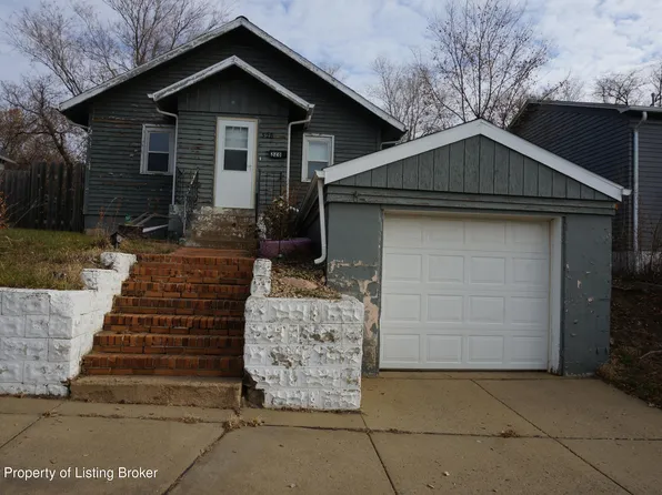 328 8th Ave W, Dickinson, ND 58601