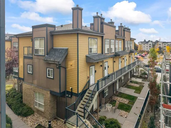 2426 W 34th Ave SW #208, Calgary, AB T2T 2C8