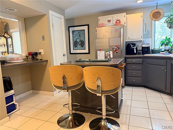 4th image of 211 Sweetland Rd