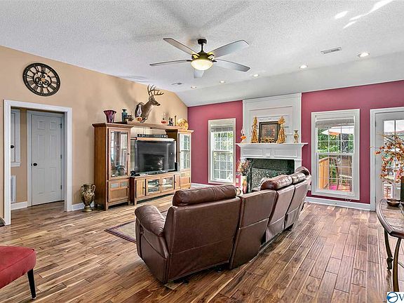 5th image of 150 Hillsdale Dr