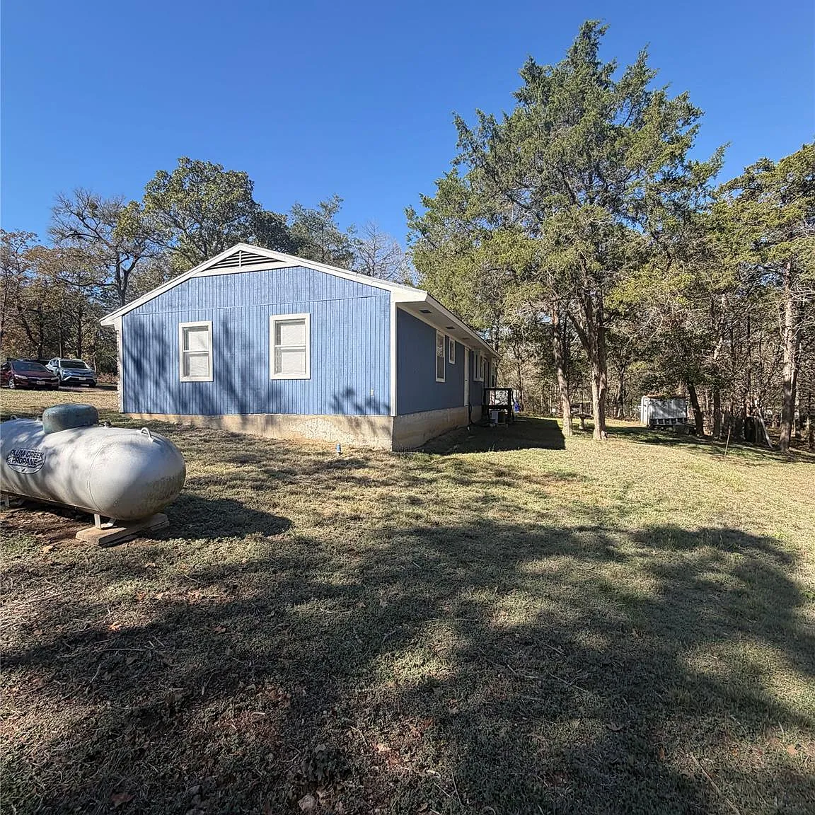 3 bed, 1.0 bath, 1097 sqft, $1,700 — Photo 2