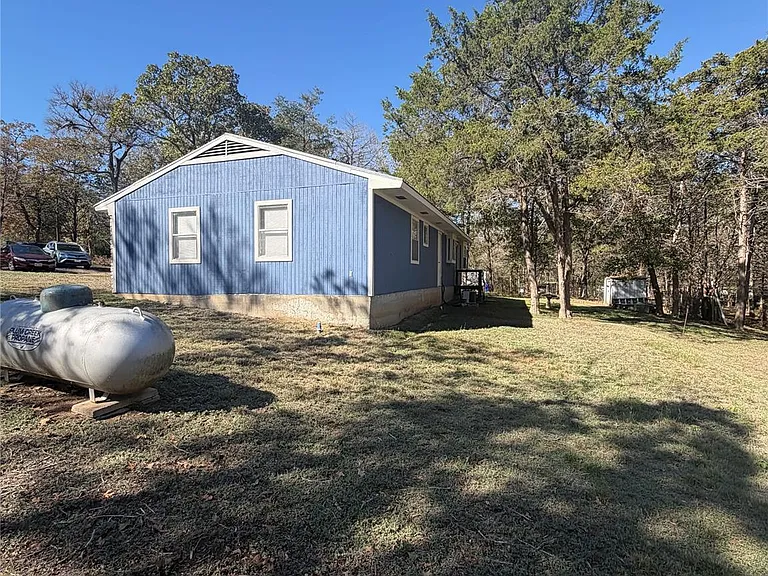 214 The Forest Rd — Photo 2