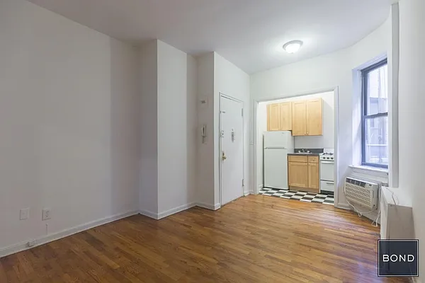 Rented by Bond New York | media 25