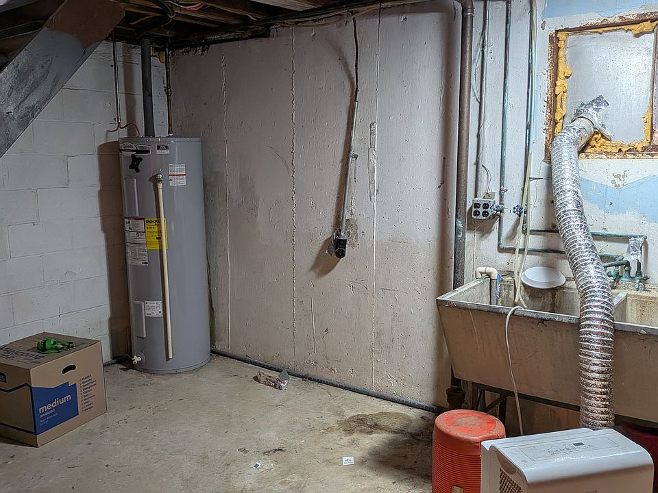 Private basement with washer and dryer hookups.