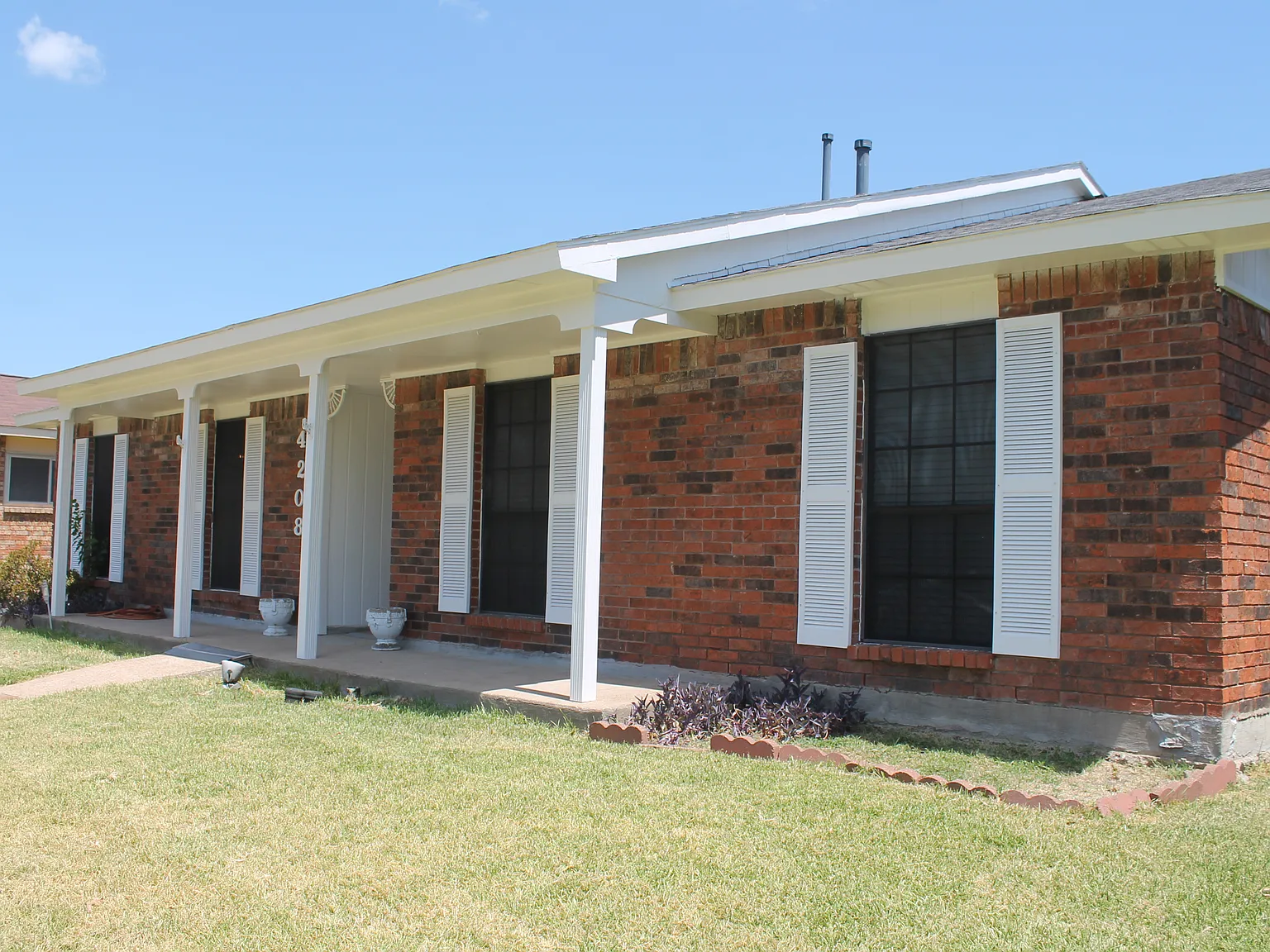 3 bed, 1934 sqft, $2,350 — Photo 3