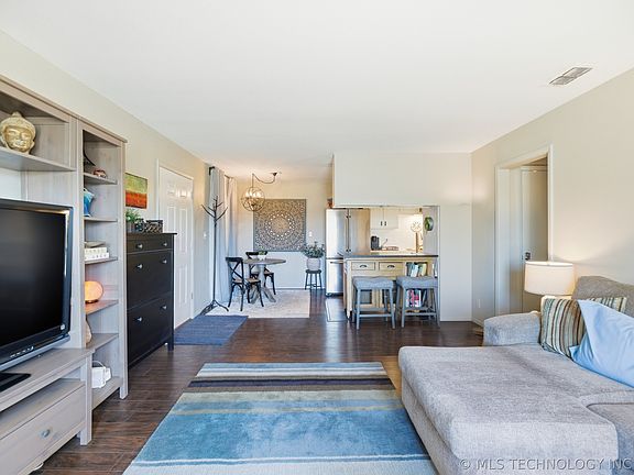 3rd image of 3701 Riverside Dr APT 6