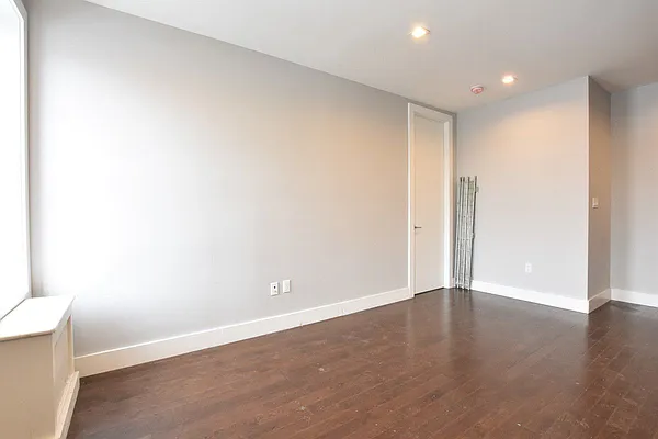 Rented by Clove Realty LLC | media 22