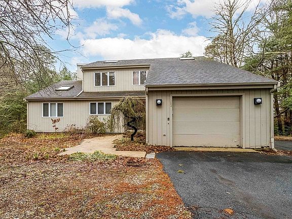 2nd image of 303 Turtleback Rd