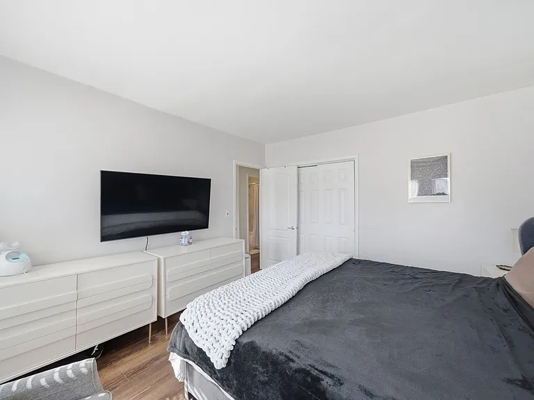 42 Spring Valley Ave — Photo 15