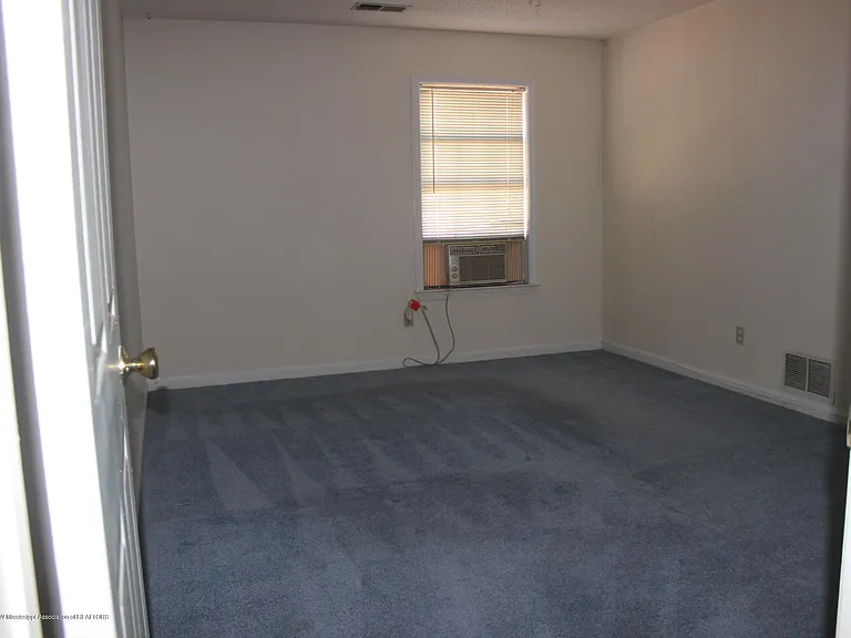 7090 Greenbriar Dr — Photo 10